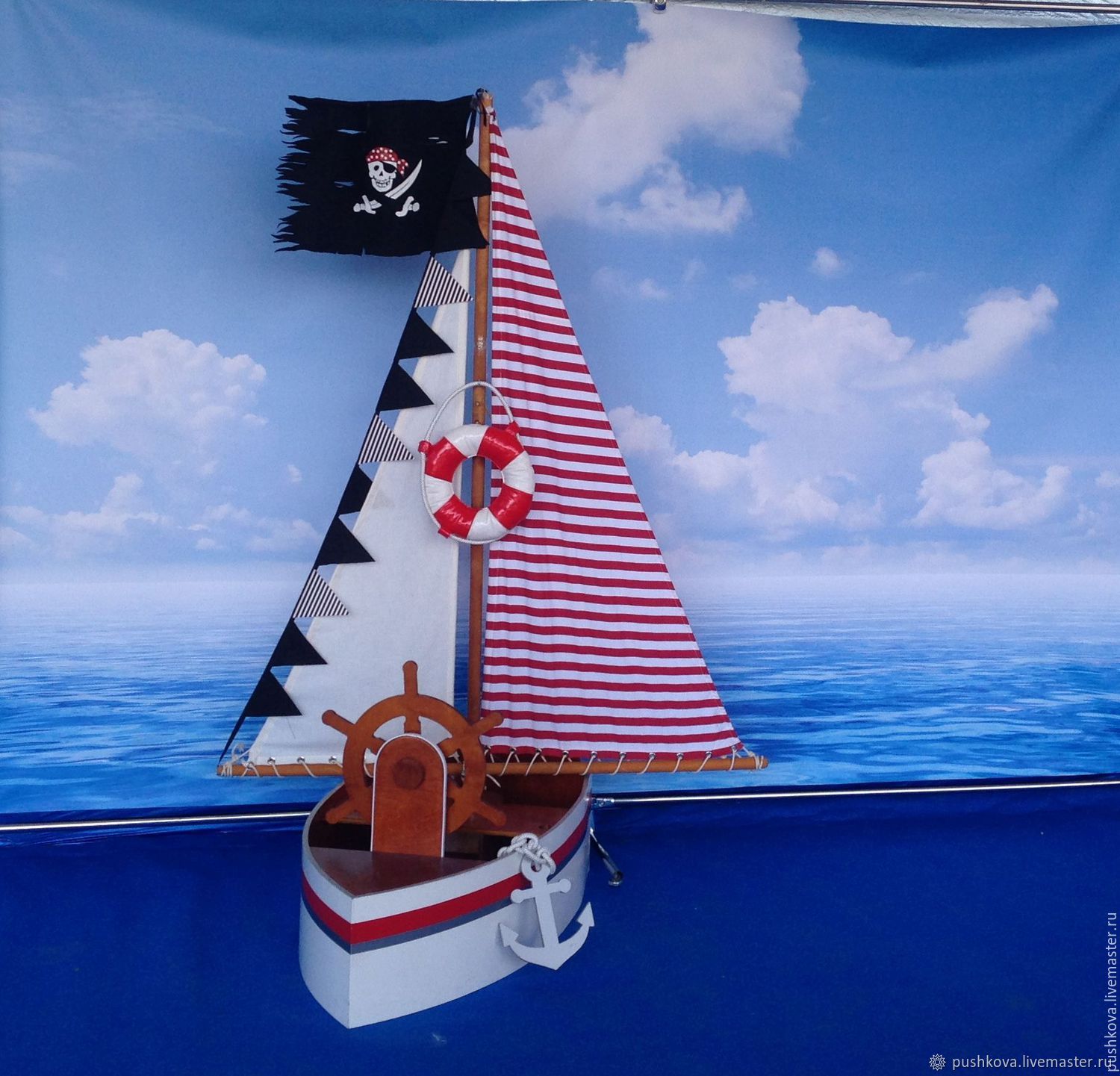 Морская фотозона. Декорации в морском стиле. Морская тематика в садике. Фотозона корабль. Декор для детсада в морском стиле.
