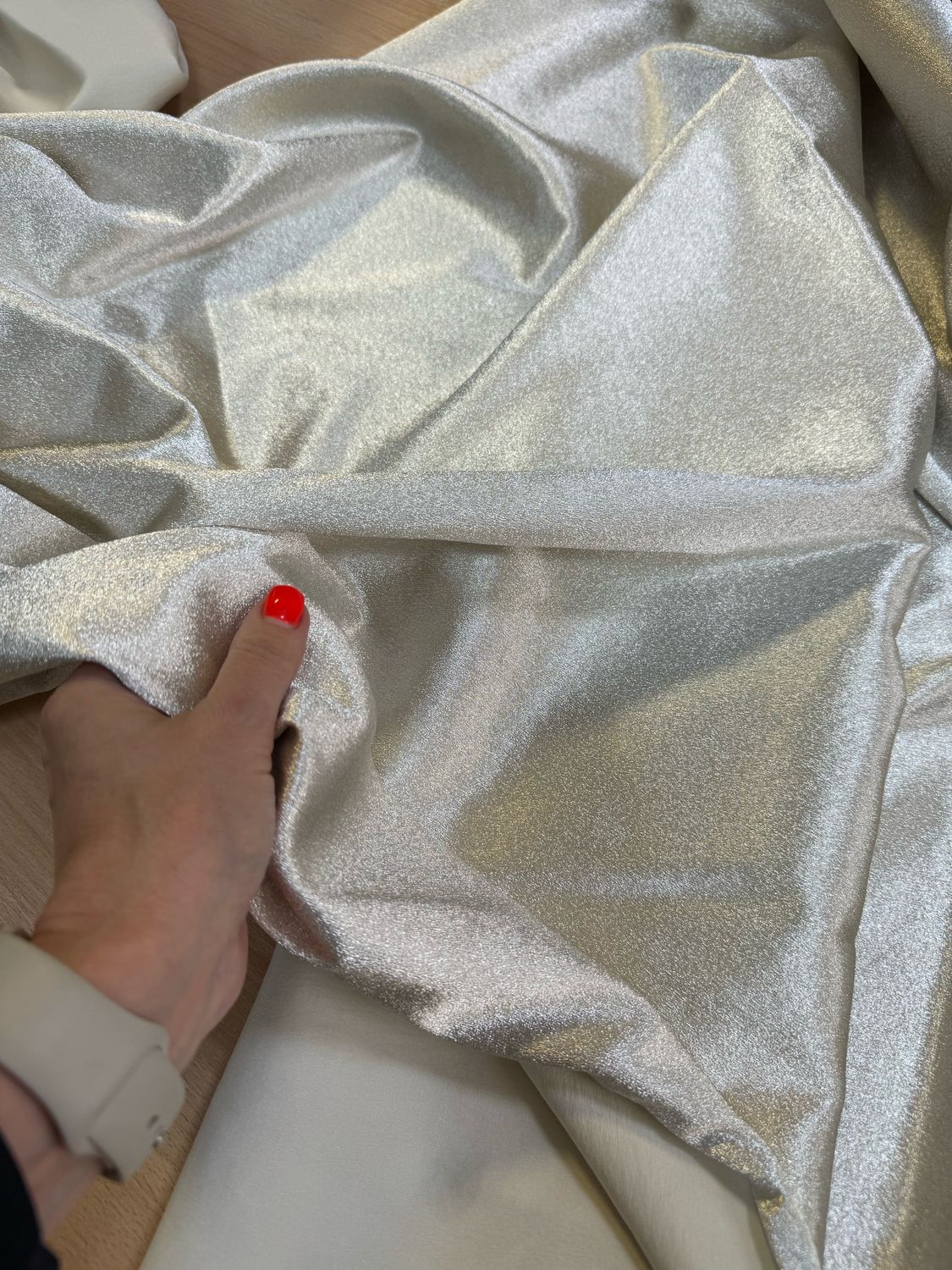 Серебряный люрекс на белом шелковом трикотаже купить в интернет ...