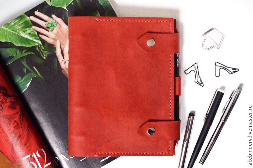 Leather notebook handmade from workshop Ptaho
