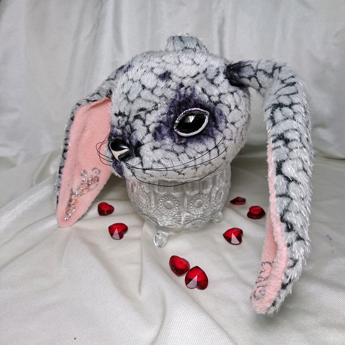 Брелок зайчик (кролик) розовый с ресничками из кроличьего меха
