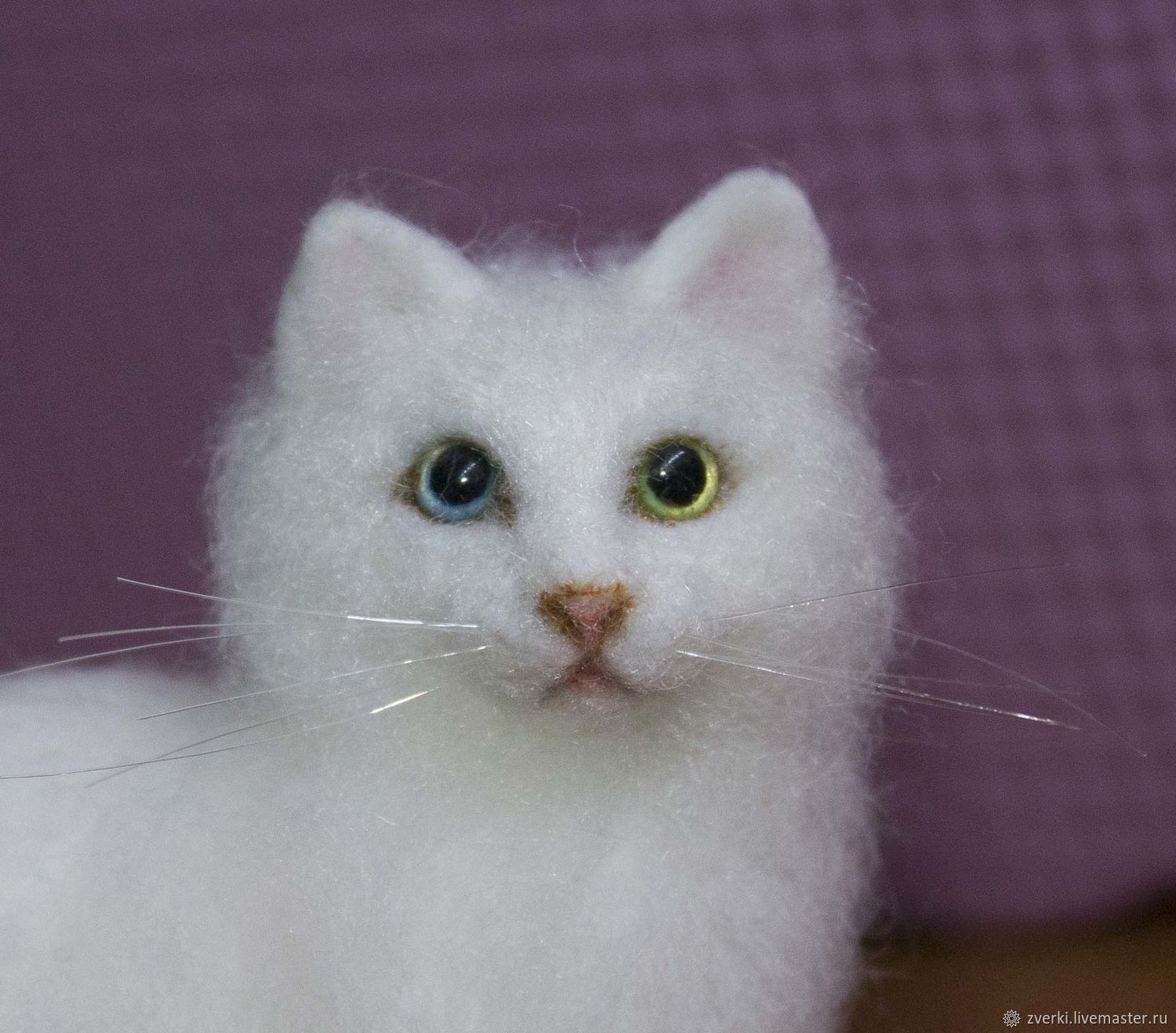 Ангорская белая кошка с разноцветными глазами в интернет-магазине Ярмарка  Мастеров по цене 5000 ₽ – TA7O8BY | Войлочная игрушка, Москва - доставка по  России