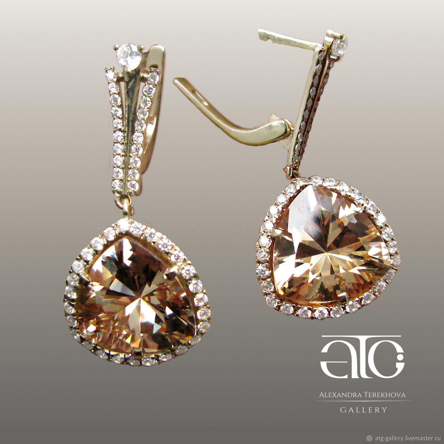 Luxurious gold earrings with clear citrines!
