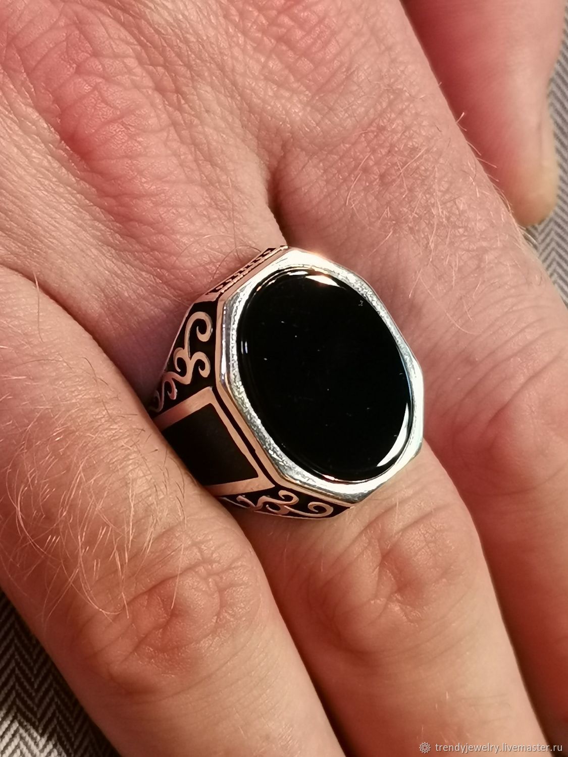 Мужское серебряное кольцо с камнем