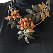 Necklace made of leather and natural pomegranates
