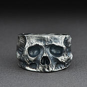Ring with skull