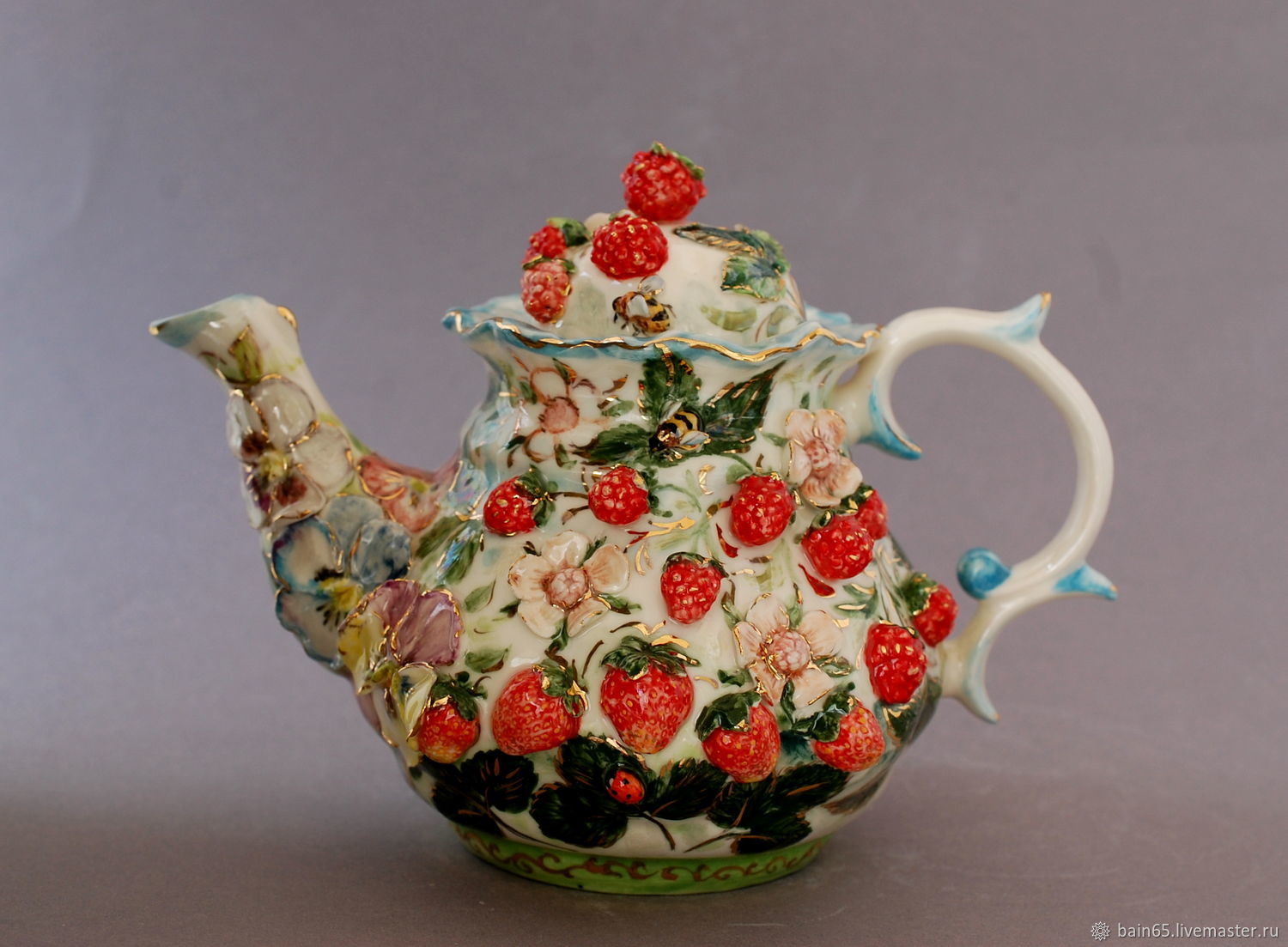 Звон посуда. Чайник с малиной. Заварочный чайник из глины с цветами. Заварочный чайник малина. Чайник с цветами.