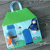 Dollhouses: Handbag-house of dolls