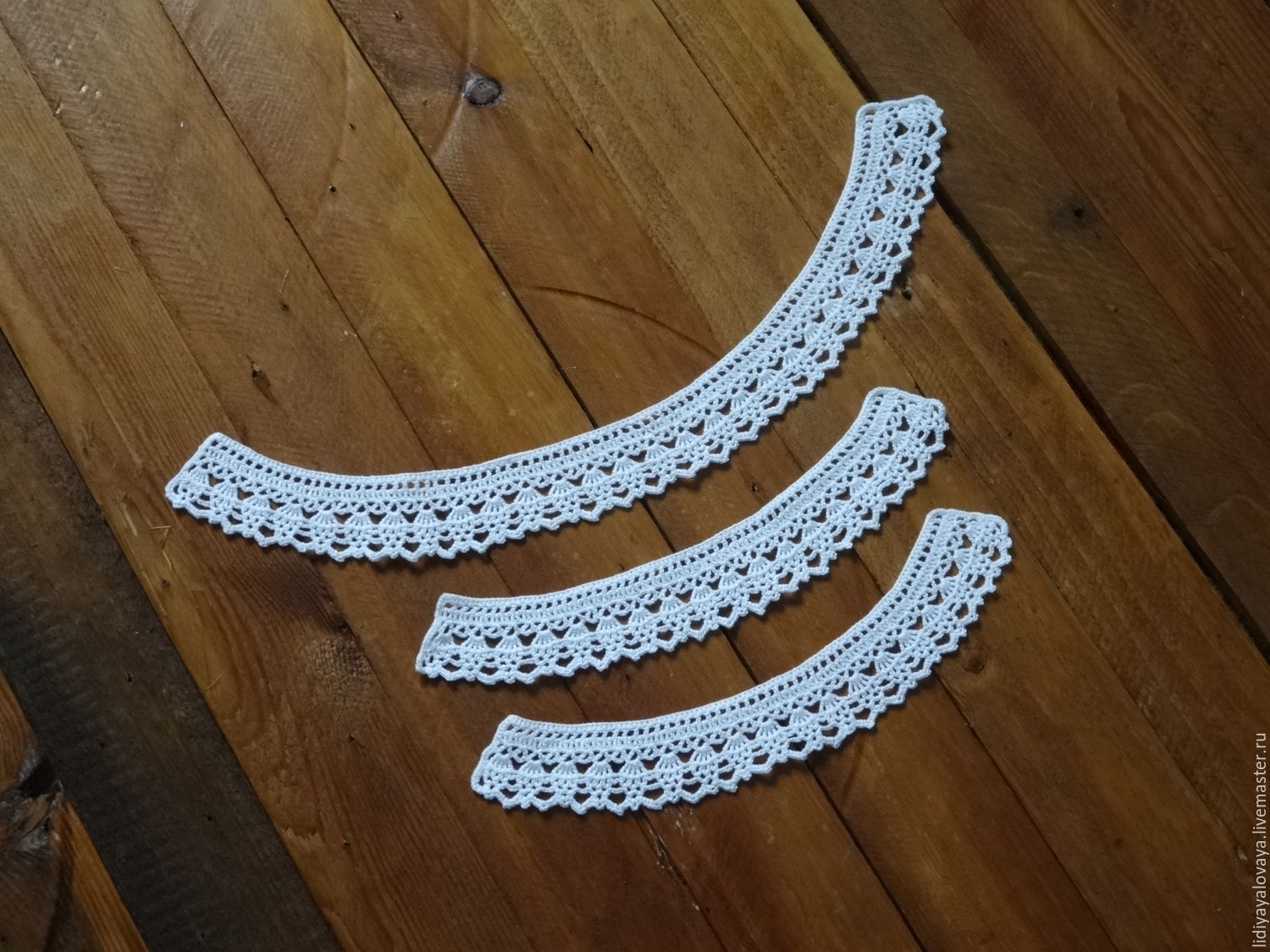 Вязаные воротнички крючком. Вязаные ажурные воротнички. Вязаные воротнички. Воротнички и манжеты для школьной формы. Вязаный воротничок крючком на школьную форму схемы.