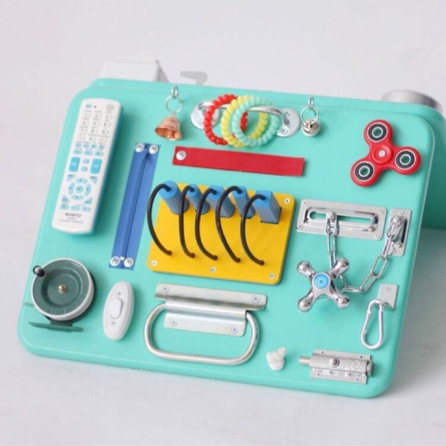 Бизиборд развивающий двусторонний 60*40 с проводами на магнитах в ...