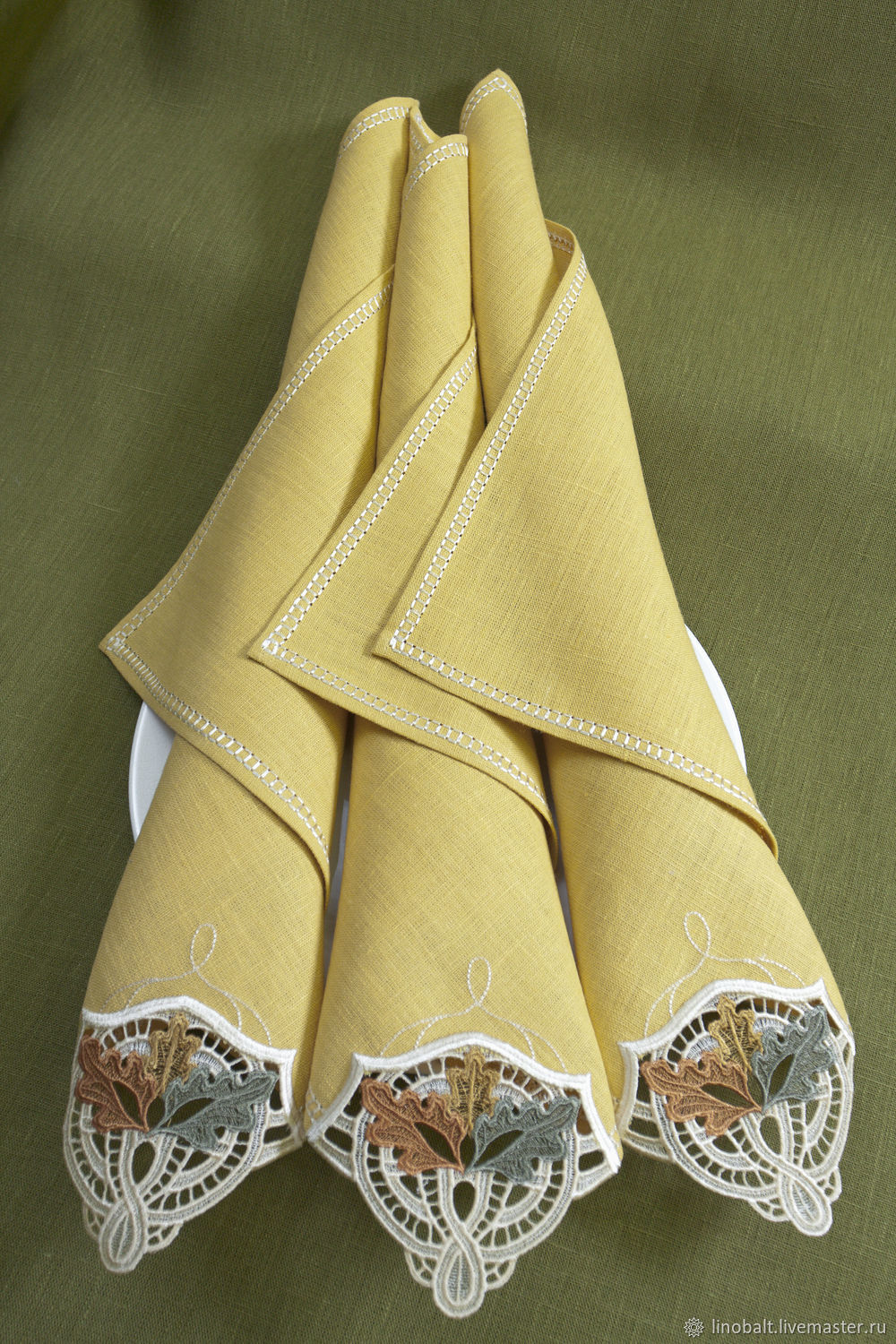 Праздничная льняная салфетка с вышивкой и мережкой в интернет-магазине ...