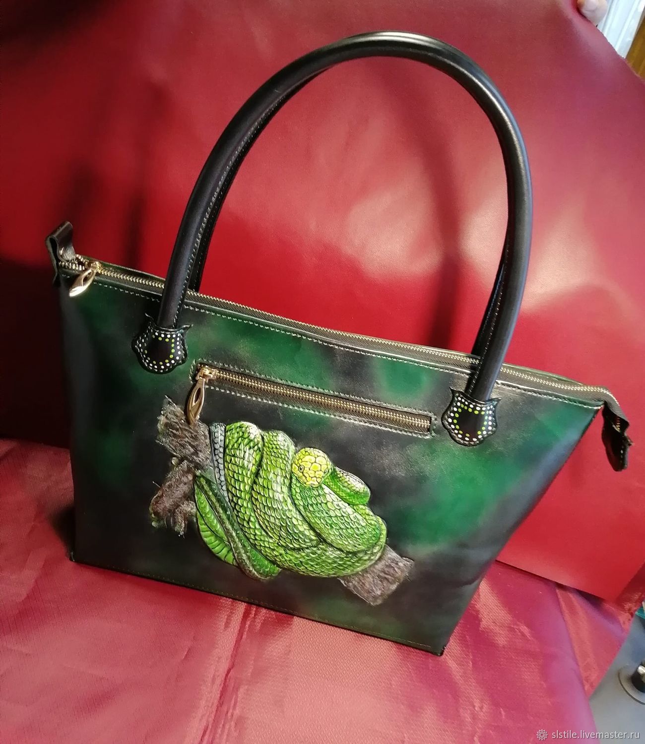 Сумка из кобры. Сумка ящерица крючком. Сумка из ящерицы. Палатка с ящерицей. Сумка из ящерицы.
