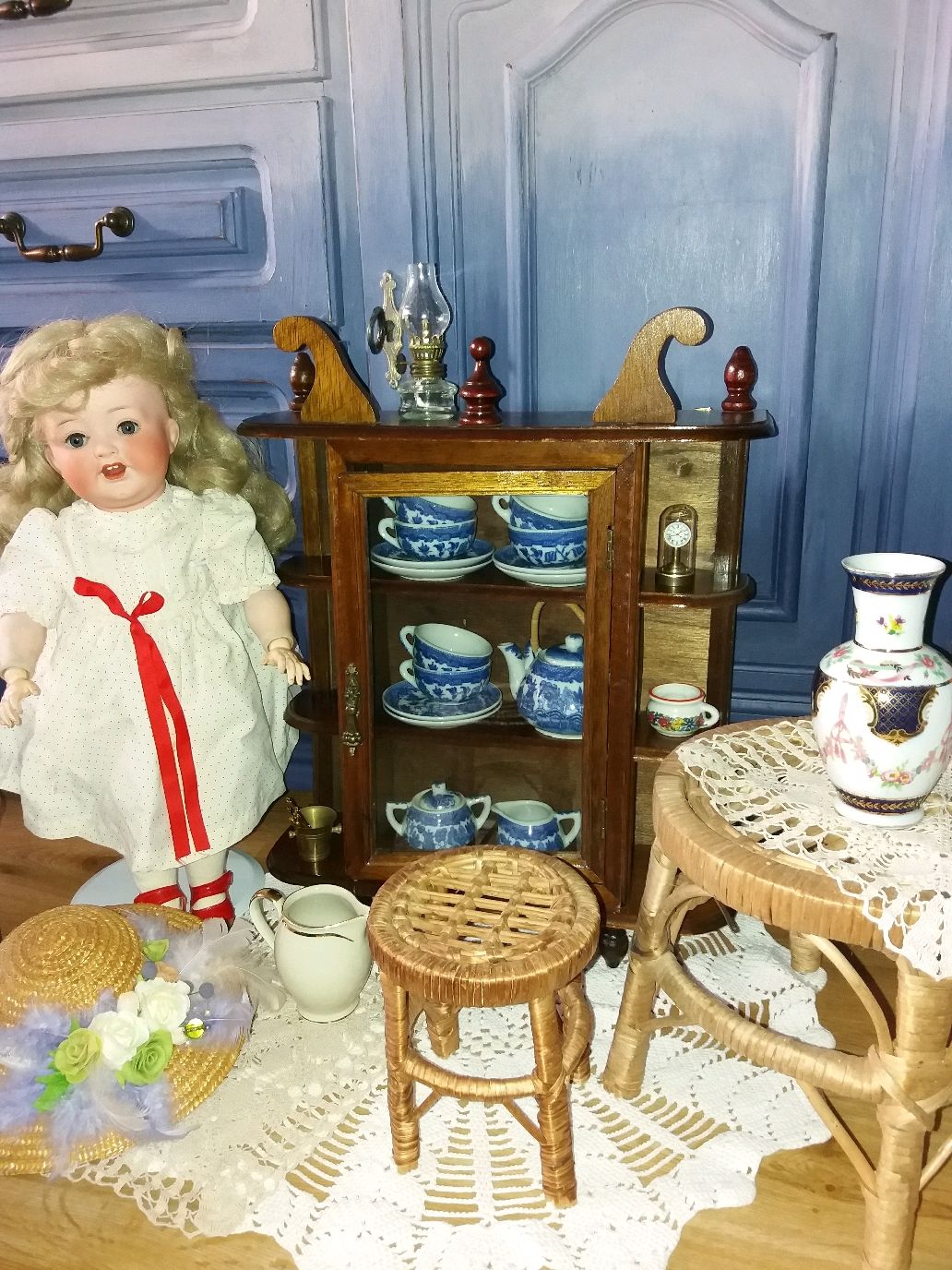 Шкаф для посуды кукольный