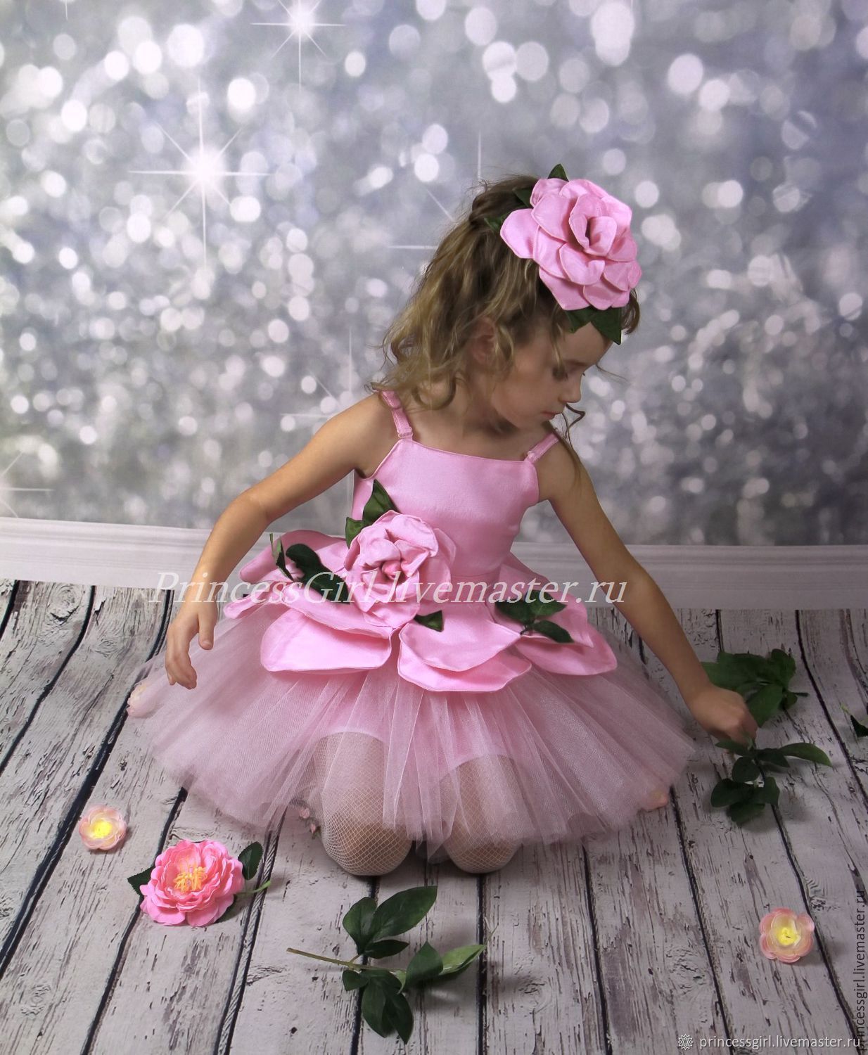 Платье в цветочек для девочки