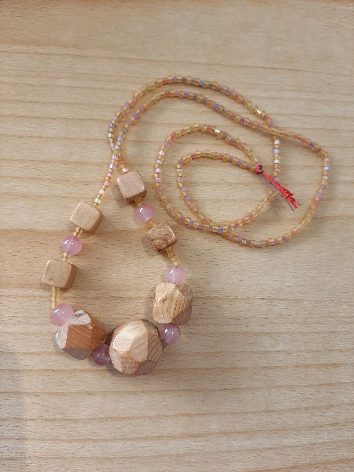 Длинные бусы из можжевельника в интернет-магазине Ярмарка Мастеров по ...