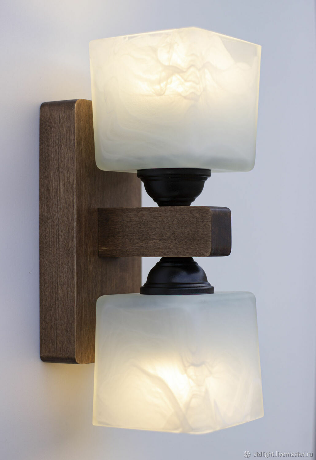 Настенный двунаправленный светильник из дерева купить в интернет ...