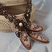 Elegant bracelet from jewelry lace with malachite 'emerald city'