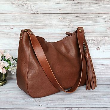 кожаная сумка ручной работы крупным планом