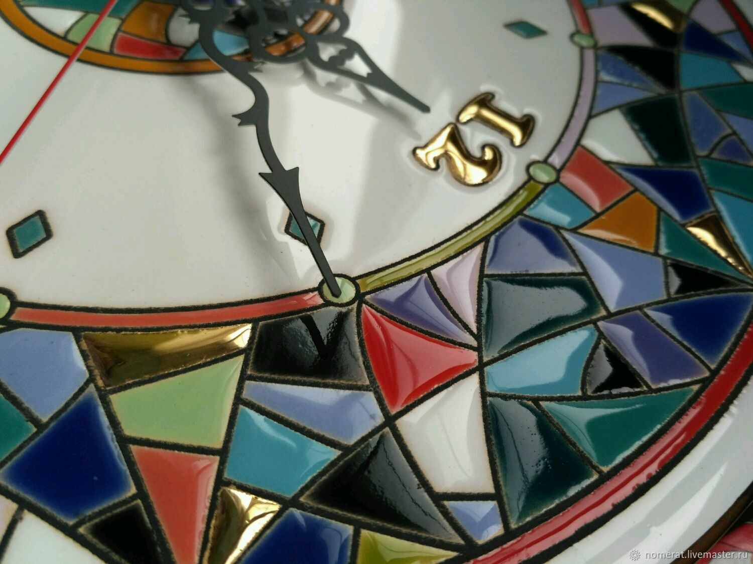Часы с мозаикой