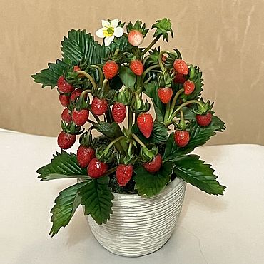 Цветы и флористика ручной работы. Ярмарка Мастеров - ручная работа Земляника. Handmade.