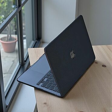Сумки ручной работы. Ярмарка Мастеров - ручная работа Накладка кожаная для MacBook Air 15 черный. Handmade.