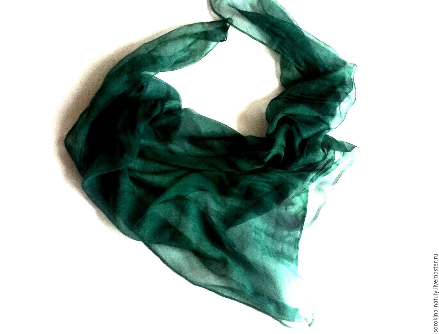 Платки зеленого цвета. Платок зеленый. Шарф изумрудного цвета. Изумрудно зеленый шарф. Шарф, зелёный.