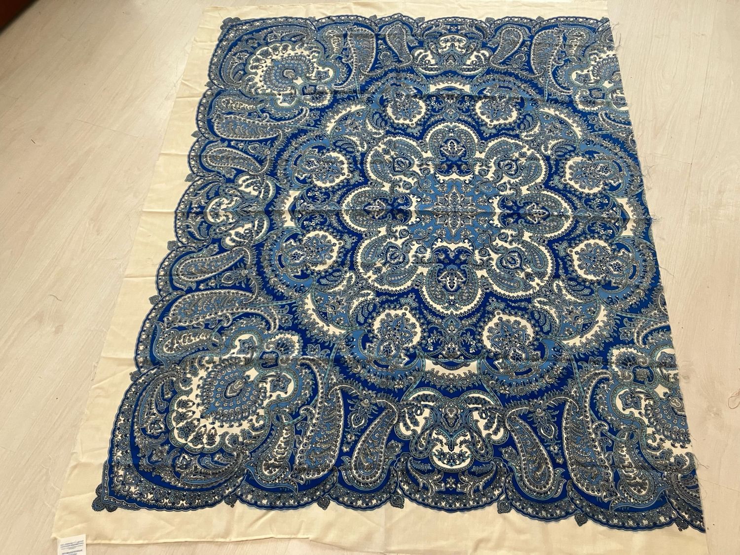 Новинка Торжественный день лоскут павловопосадский купить в интернет-магазине Ярмарка Мастеров по цене 1450 ₽ – WUM3URU, Ткани, Королев - доставка по России