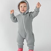 Knitted jumpsuit for baby 