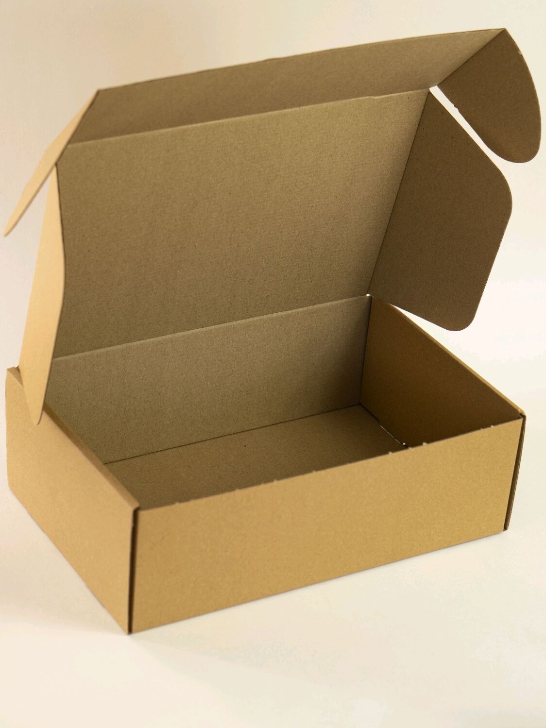 Компания арт град омск. Крафтовая коробочка для подарка. Springmine упаковка. Упаковка омск. Упаковка.