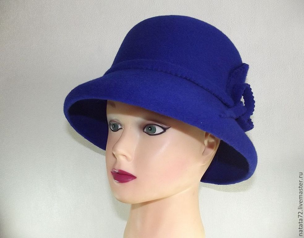 Шляпа синего цвета. Синяя шляпа. Голубая шляпа женская. Синяя шляпа женская. Голубая шляпка женская.