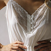 Льняная ночная сорочка "Emmanuelle" белая