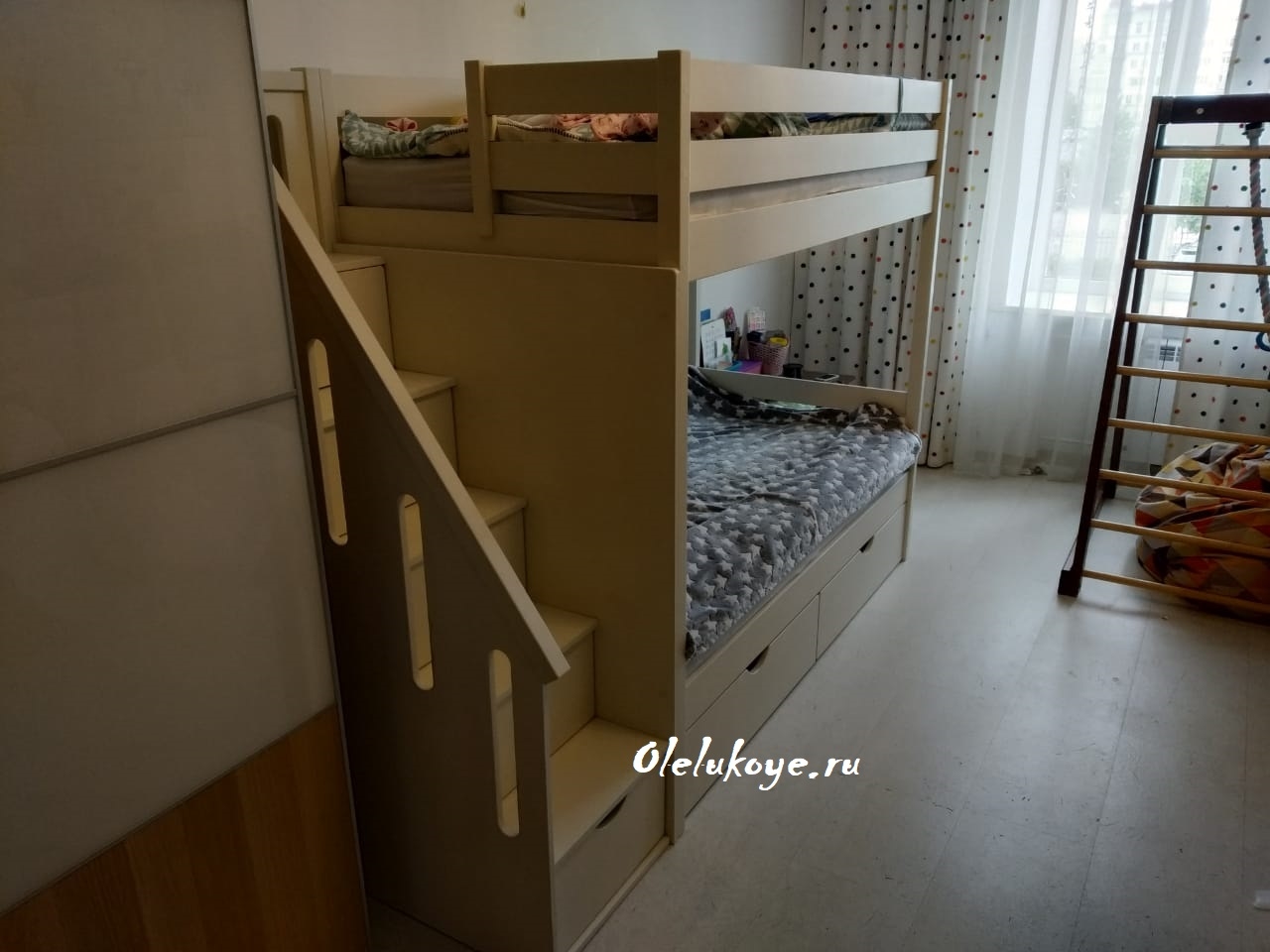 Двухъярусная кровать