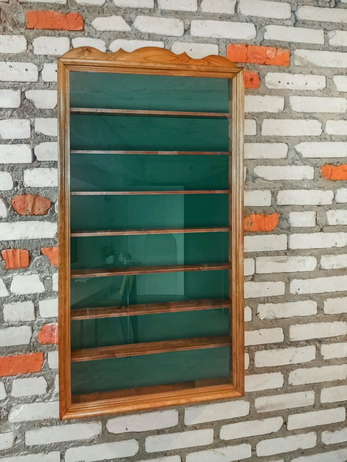 Шкаф витрина для парфюмерии
