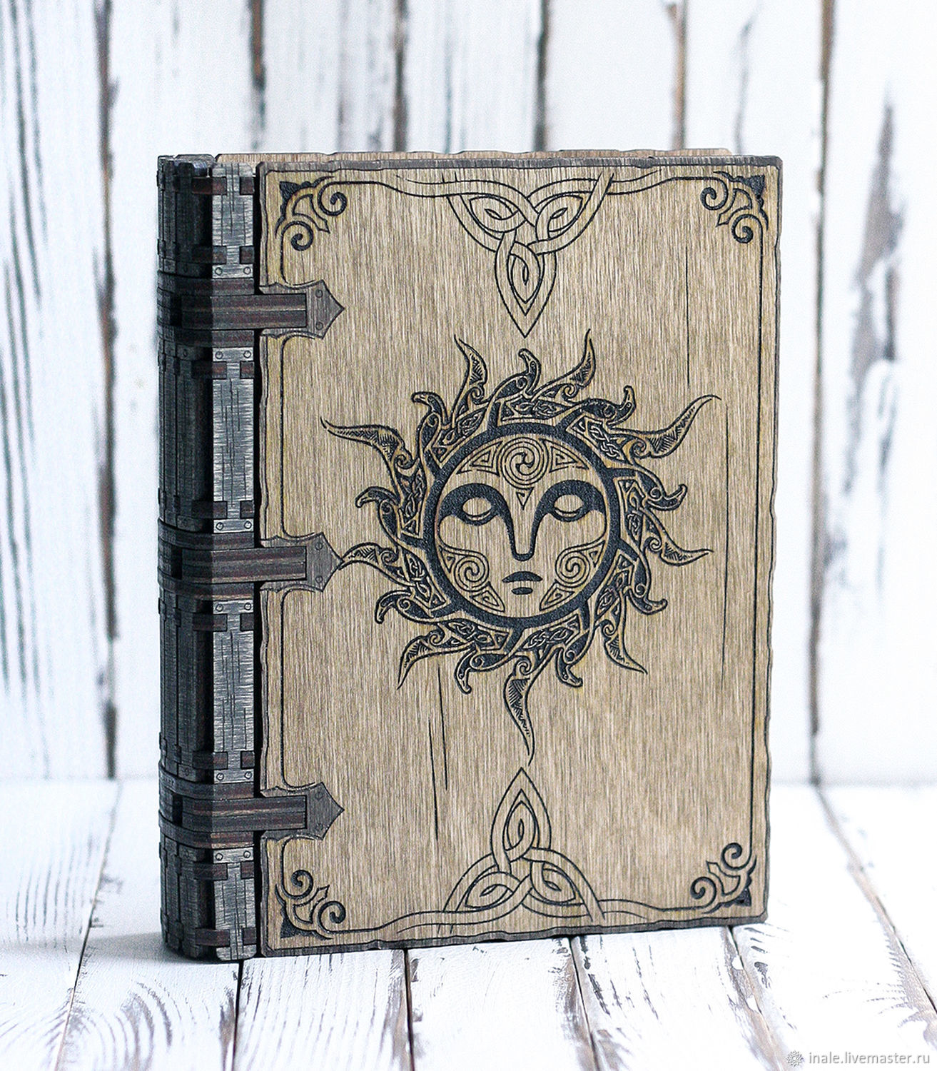 Декоративная деревянная шкатулка-книга 
