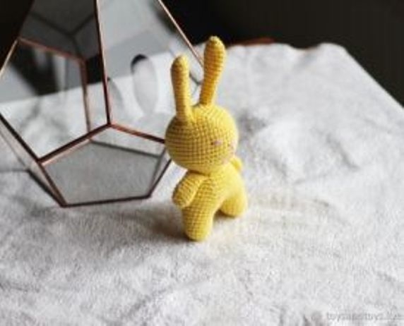Зайчик в желтой шубке