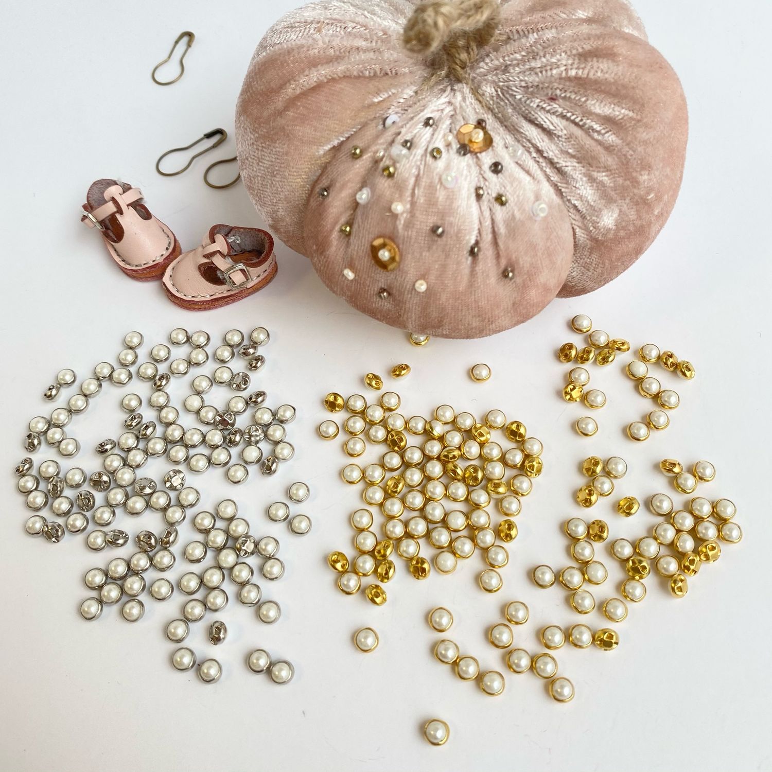 Пуговица 4мм металл с жемчугом Золото и Серебро – купить на Ярмарке ...