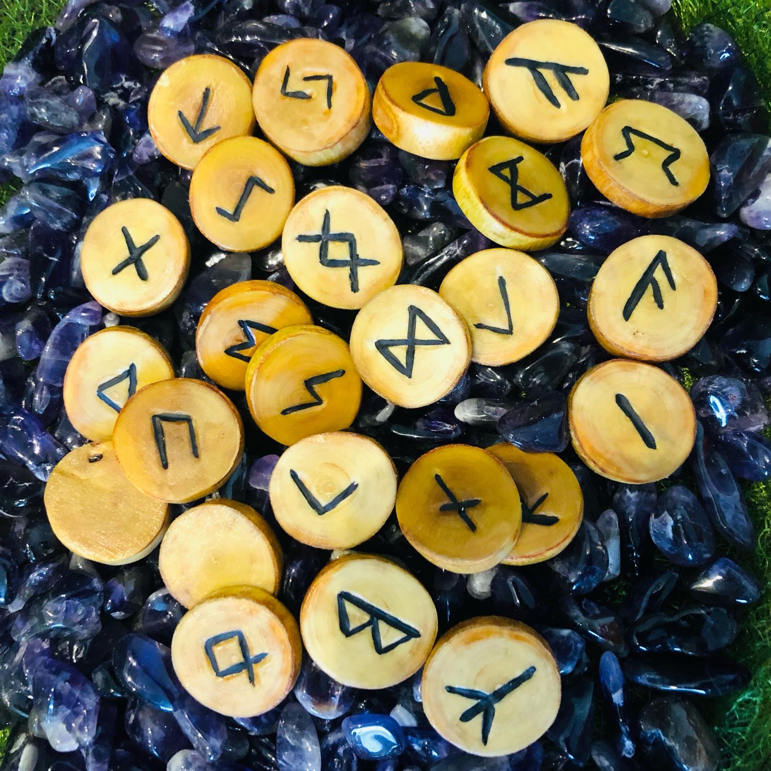 Руны скандинавские из дерева рябины в интернет-магазине Ярмарка ...