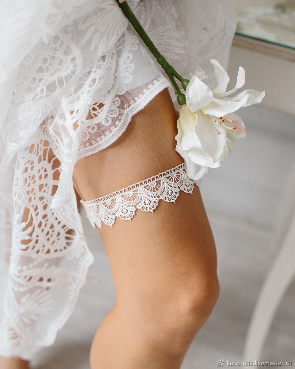 Подвязка невесты фото на ноге