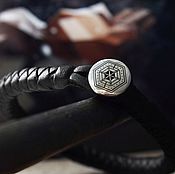 Кожаный браслет с гравировкой льва черный серебряный на заказ