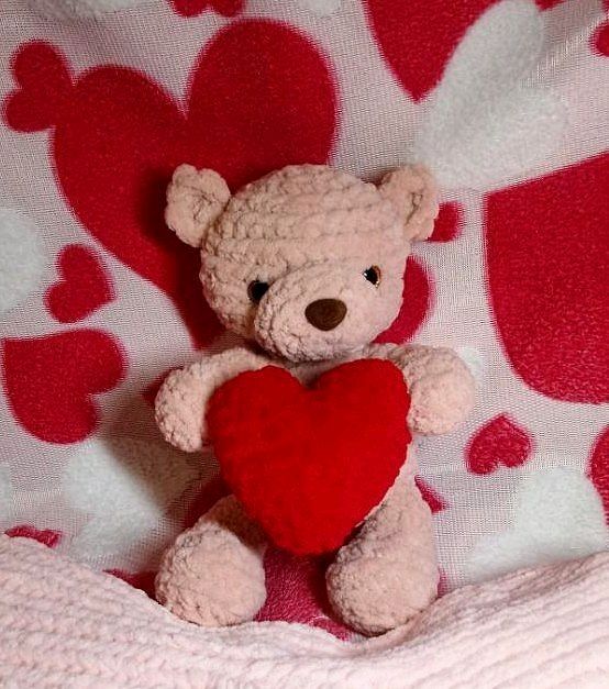 Плюшевый мишка с сердечком в интернет-магазине Ярмарка Мастеров по цене ...