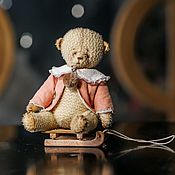 Мишка Тедди с ручной вышивкой