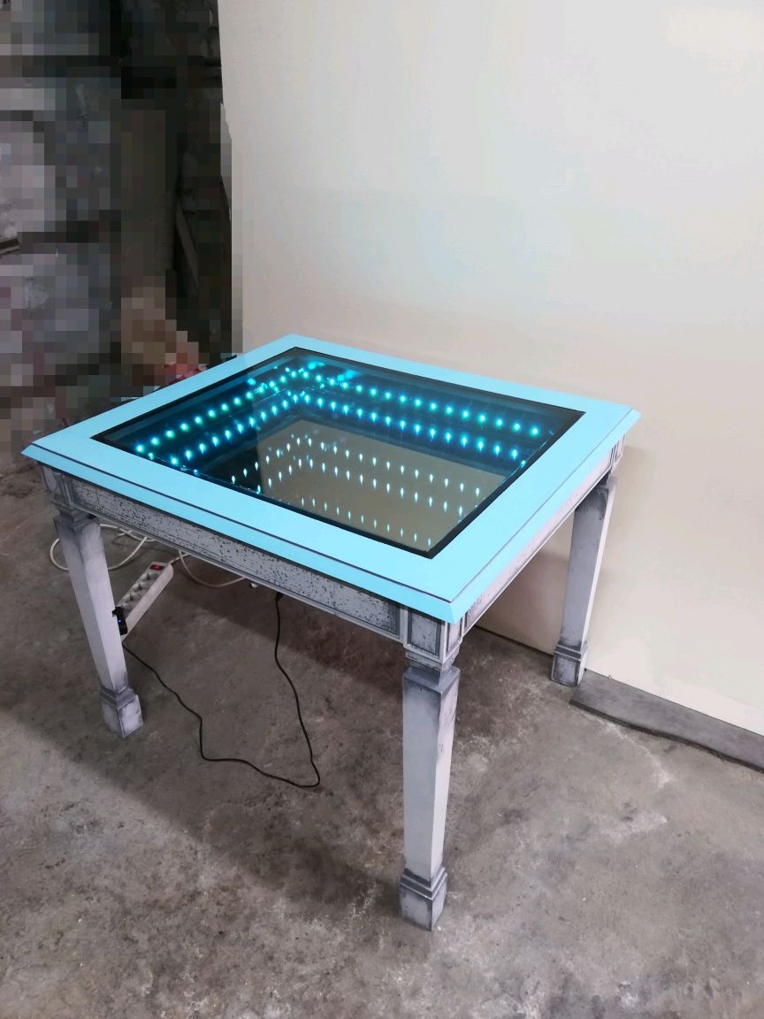 Компьютерный стол FoxGear с электроприводом и RGB-подсветкой