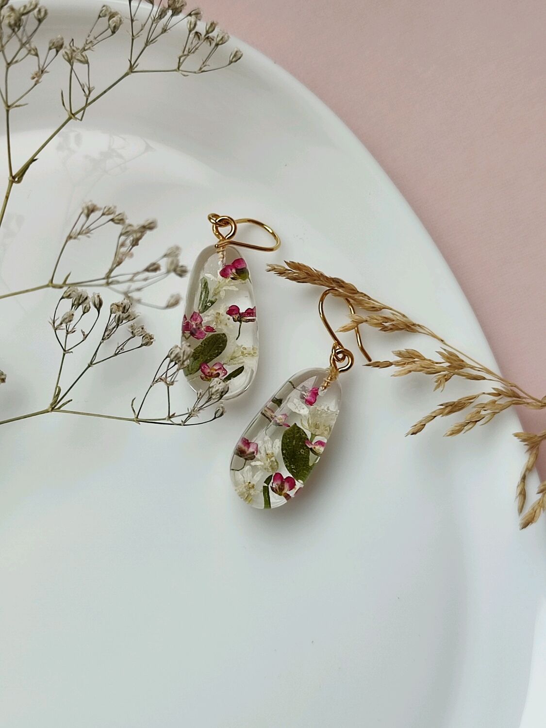 Сережки ручной работы из эпоксидной смолы с настоящими цветами купить в ...