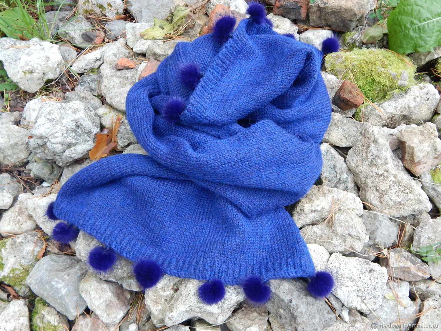 Голубые с шарфами
