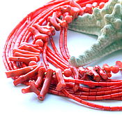 Necklace-transformer made of silk and rose quartz