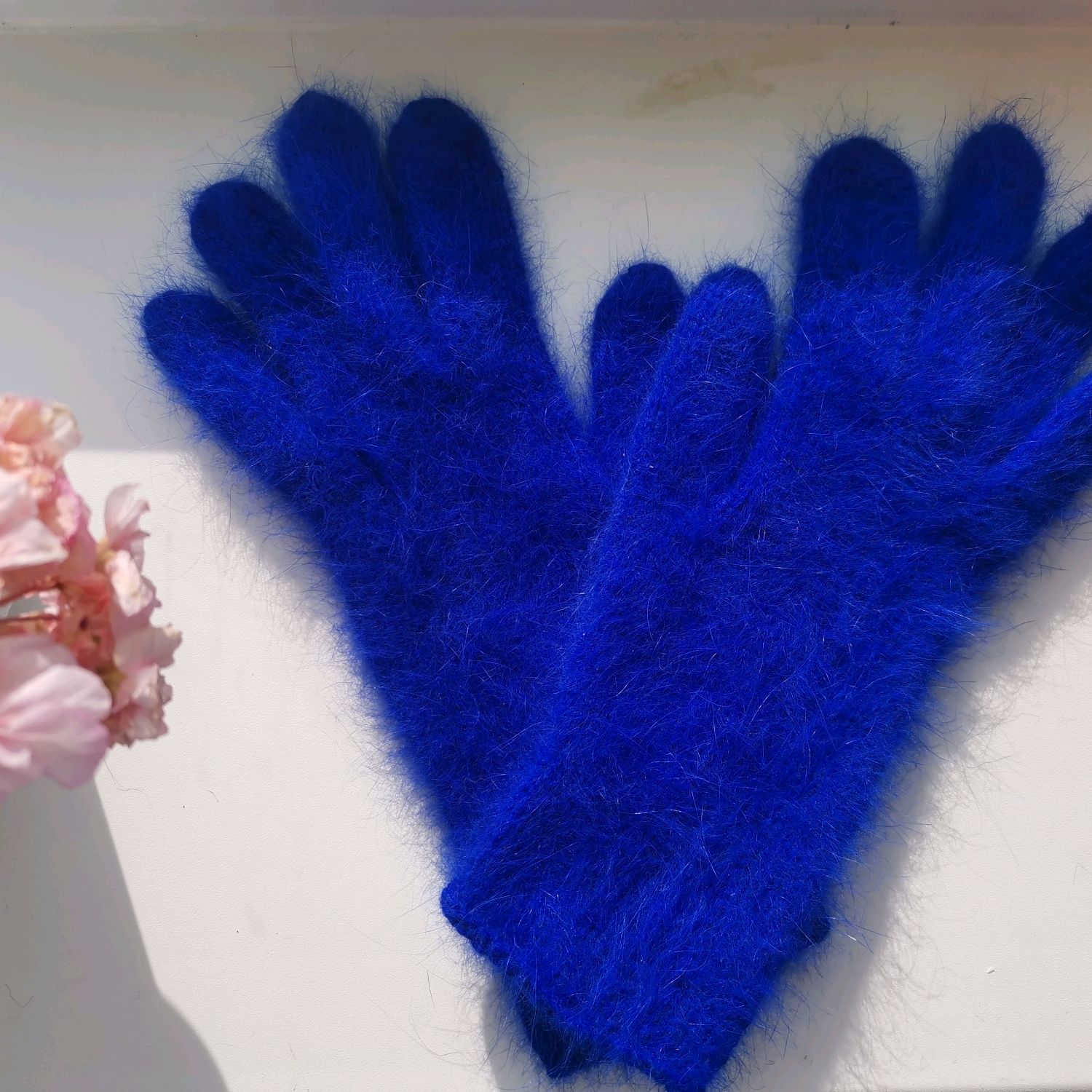 перчатки из пушистой шерсти. перчатки из пуха норки спицами. перчатки из пуха норки. перчатки из пуха норки. варежки из пуха норки.