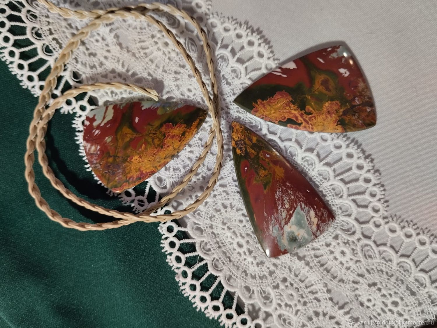 Яшма кабошон "Вместе с красным" в интернет-магазине Ярмарка Мастеров по ...