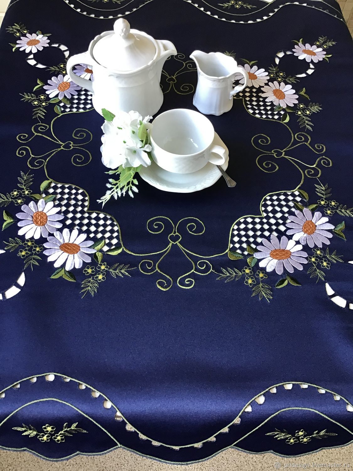 Винтаж: Скатерть-салфетка «Цветочная Розетка» с вышивкой и ришелье ...