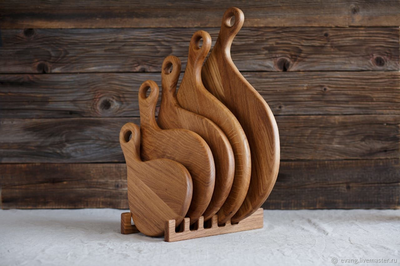 Мануфактура голубиных доски. Матрешка из тарелки. Предметы из дерева мануфактура голубиных. Набор досок капли на подставке. Тарелка для улиток.