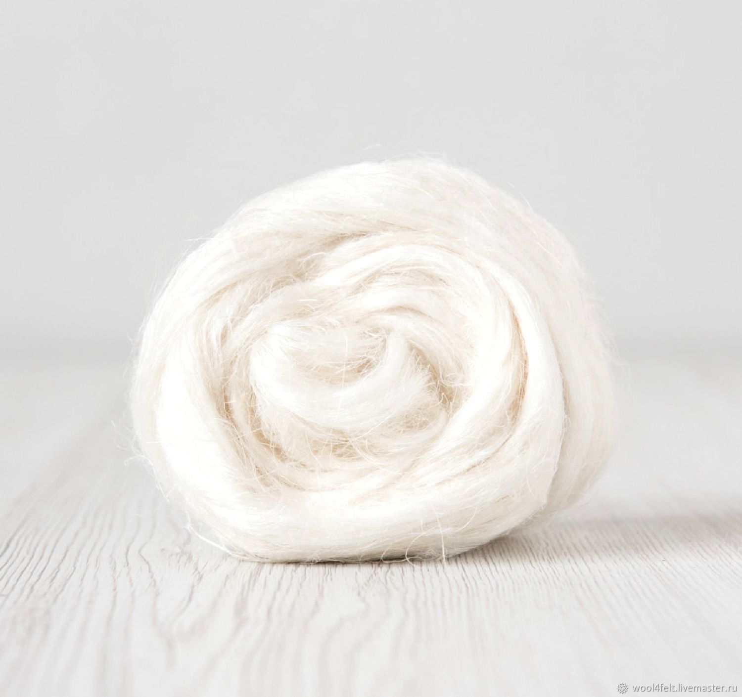 Натуральное волокно лен. Белая шерсть для валяния. Шерсть для валяния отбеленная. Натуральные волокна лен. Валяние на льне.
