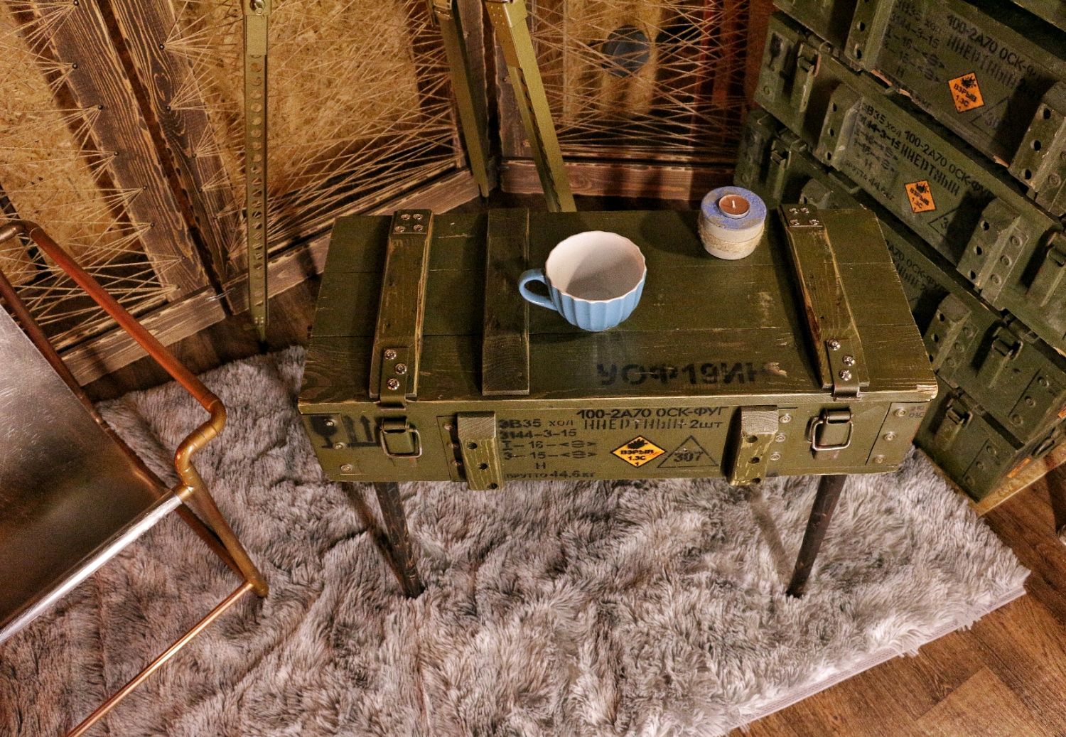 Армейской кофе. Журнальный столик из армейского ящика. Военный ящик. Стол из армейского ящика. Мебель из армейских ящиков.